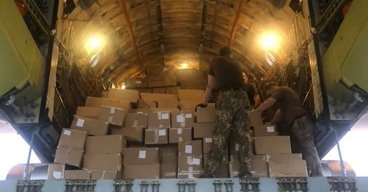 В Китае загрузили борт с медсредствами для борьбы с коронавирусом – он прибудет в Киев вечером (ФОТО, ВИДЕО)