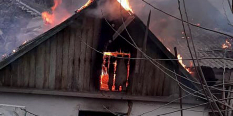 В Николаеве на Ялтинской горел дом (ФОТО)