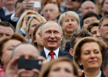 Почти половина россиян против обнуления сроков Путина