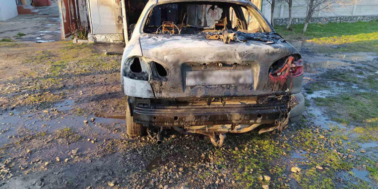 На Николаевщине мужчина заряжал аккумуляторы – сжег гараж и автомобиль (ФОТО)