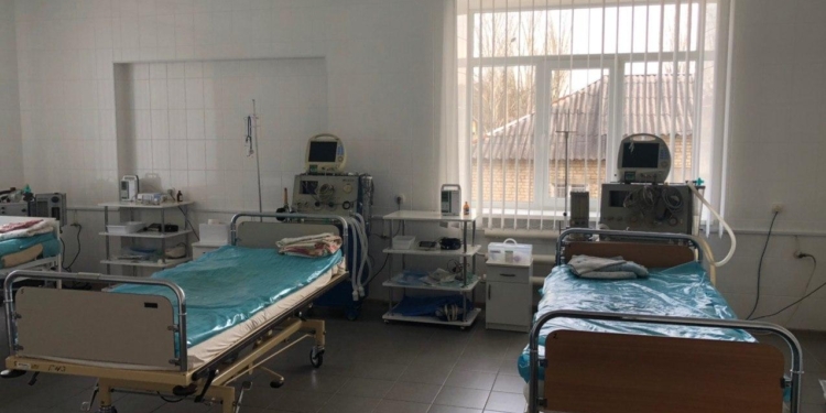 В Первомайскую центральную районную больницу передали маски, медицинские костюмы и оборудование (ФОТО)