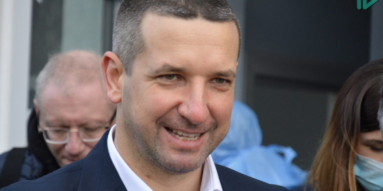 Губернатор Николаевщины Стадник спас женщину, которую придавило деревом (ВИДЕО)