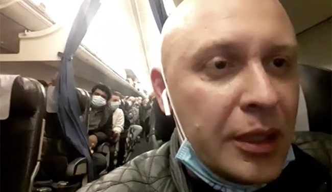 Профессиональный паникер. СМИ разоблачили блогера из самолета из Милана