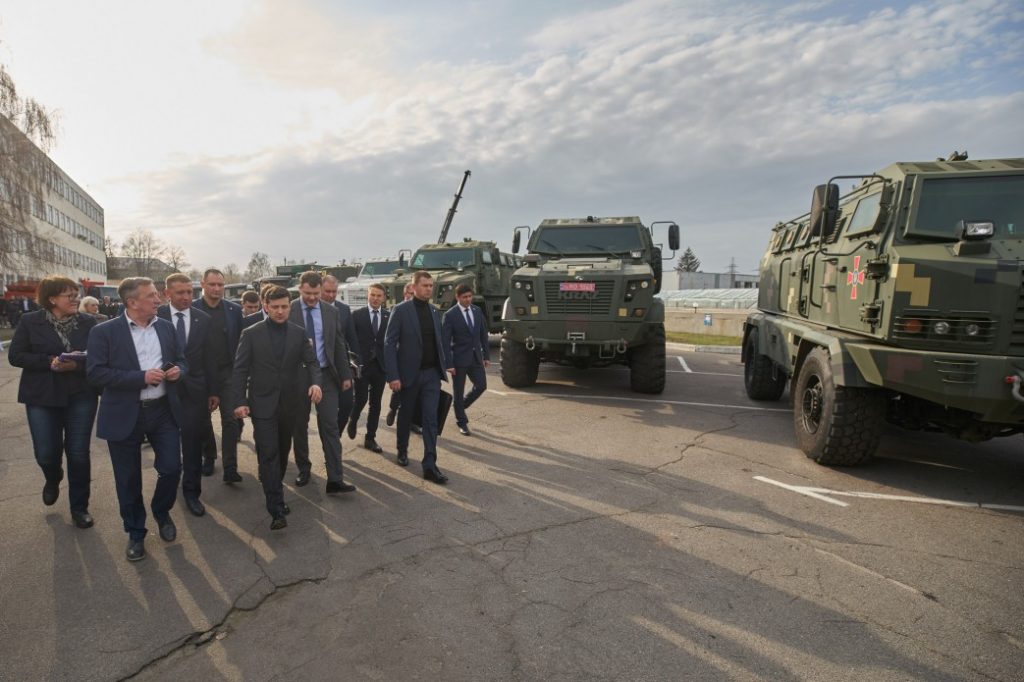 Зеленский посетил АвтоКрАЗ и передал привет Жеваго: "Пусть выйдет на связь" (ФОТО, ВИДЕО) 2