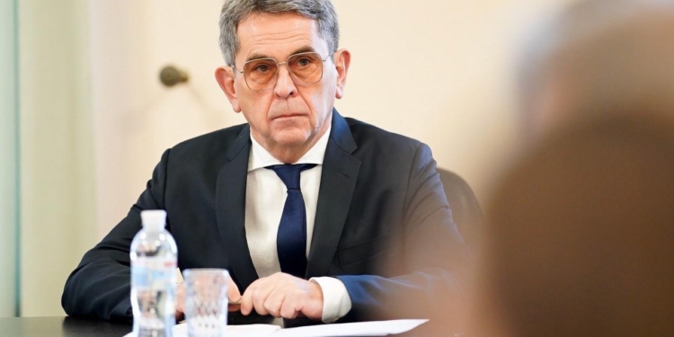 МОЗ предлагает перейти на почасовую оплату для медиков в условиях коронавируса