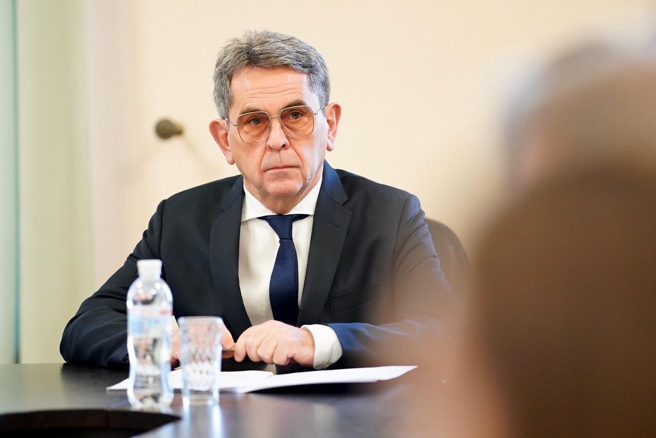 МОЗ предлагает перейти на почасовую оплату для медиков в условиях коронавируса