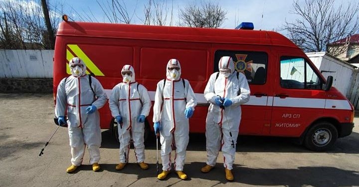 В Житомирской области продезинфицировали автовокзал и церковь, в которую ходила умершая от коронавируса женщина (ВИДЕО)