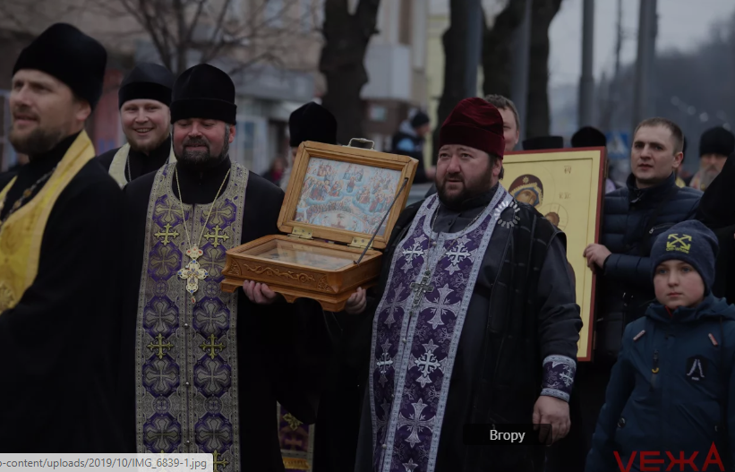 В Виннице московский патриархат собрал 7 тысяч человек на крестный ход против коронавируса (ВИДЕО) 1