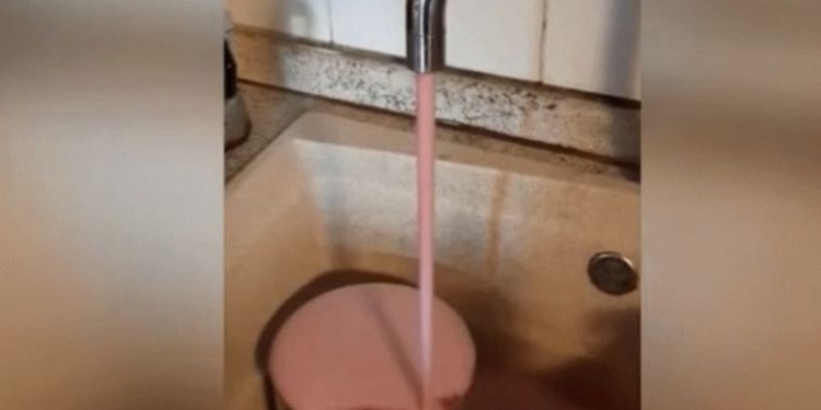 В итальянской деревне из кранов полилось местное вино (ВИДЕО)