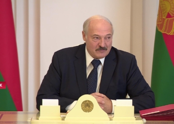 Водка, сауна, трактор и поле всех вылечат – Лукашенко дал “рецепт” борьбы с коронавирусом (ВИДЕО)