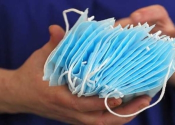 В Николаеве бывший нардеп передал больницам 24 тысячи медицинских масок (ФОТО)