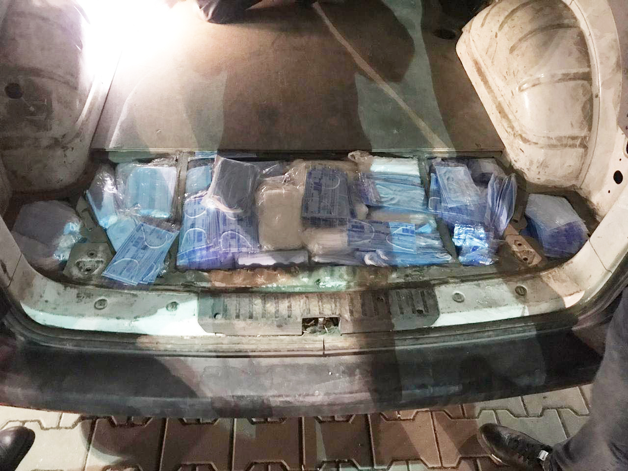 Сознательные граждане. Из Украины в Польшу пытались вывезти больше 10 тыс. медицинских масок (ФОТО)