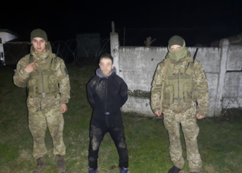 Пограничники задержали “водолаза”, который переправлял медицинские маски по реке в Румынию (ФОТО, ВИДЕО)