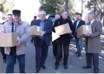 В полном составе? Депутаты горсовета от ОПЗЖ пришли в инфекционку вручить 1 тыс. масок и 100 л антисептика (ВИДЕО)
