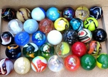 Отмененные спортивные мероприятия заменили гонки мраморных шариков – они держат в напряжении до конца (ВИДЕО)