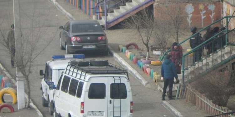 В России боевой вертолет случайно дал залп по жилому дому