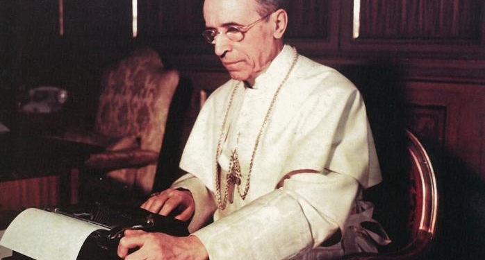 «Папа Гитлера» или спаситель евреев? Ватикан открывает архивы о Пие XII