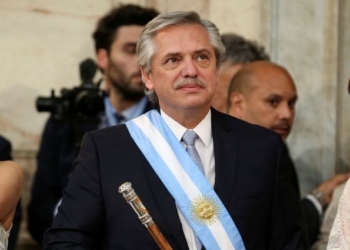 Президент Аргентины освободил «зубную фею» от карантина