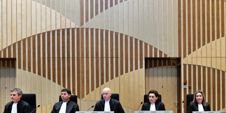 Рядом с “Буком” были сотрудники ФСБ, – свидетель по делу MH17