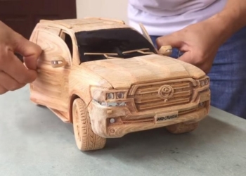 Вьетнамец сделал деревянный Toyota Land Cruiser 200. Точно такой же, только поменьше (ВИДЕО)