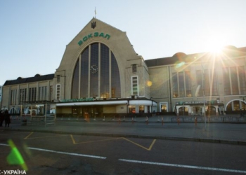 Таким киевский вокзал никто не видел: пусто, тихо, жутковато (ФОТО)