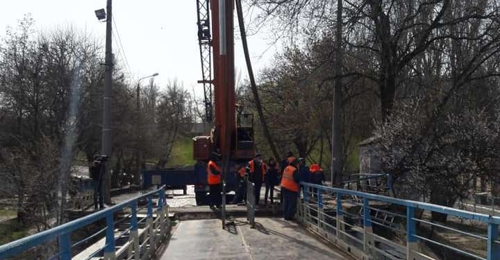 Первый этап ремонта пешеходного понтонного моста в Николаеве завершен (ФОТО)