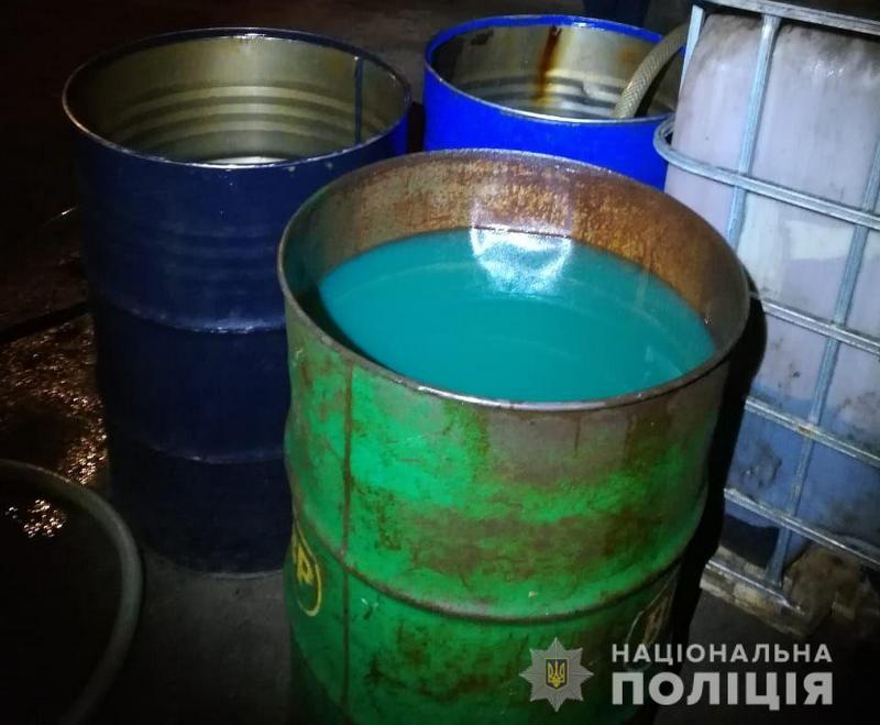 В Николаеве мужчина слил 250 литров топлива с тепловоза. Но его поймали (ФОТО) 5