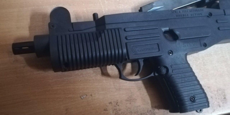 Хобби? Пистолет-пулемет житель Коренихи получил по почте (ФОТО)