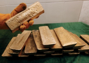 В московском аэропорту грузчики потеряли золотые слитки на 57 миллионов