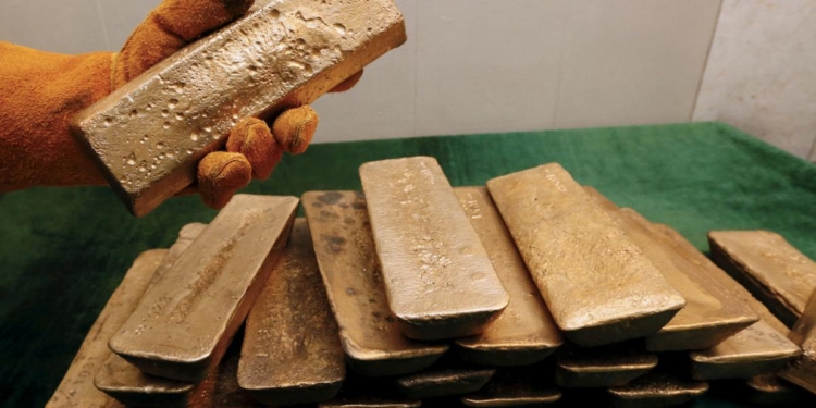 В московском аэропорту грузчики потеряли золотые слитки на 57 миллионов