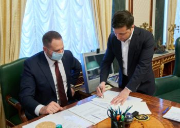 Зеленский подписал закон о рынке земли