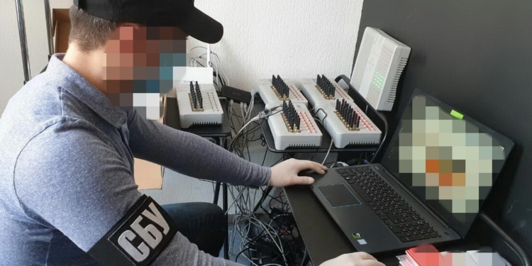 В Днепре разоблачили российскую «ботоферму», которая распространяла фейки о коронавирусе и призывала к перевороту (ФОТО, ВИДЕО)