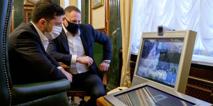 Украинские аппараты ИВЛ будут в два раза дешевле импортных – Зеленский