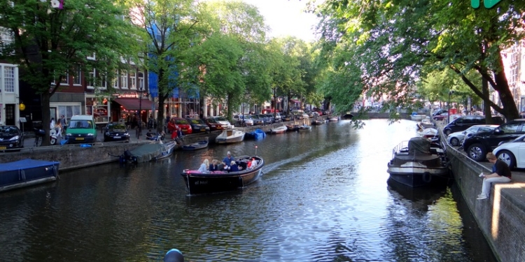 Повторное использование краски и экономия продуктов: в Амстердаме начали переходить на циклическую экономику