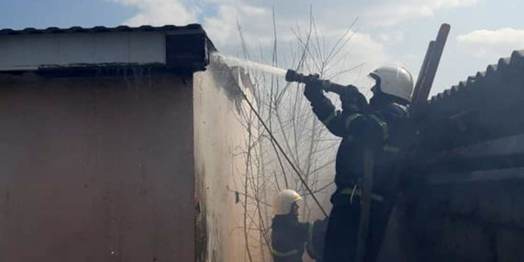 На Николаевщине за сутки горели две хозпостройки и брошенное здание (ФОТО)