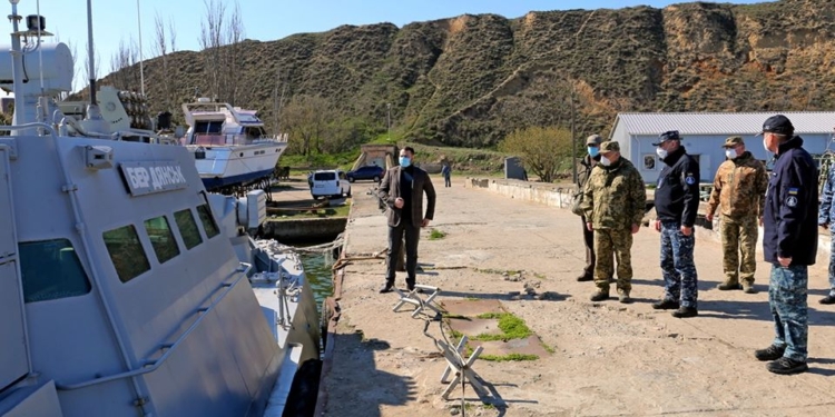 Визит Министра обороны Украины на Николаевщину: побывал в Очакове и осмотрел бронекатер «Бердянск» (ФОТО)