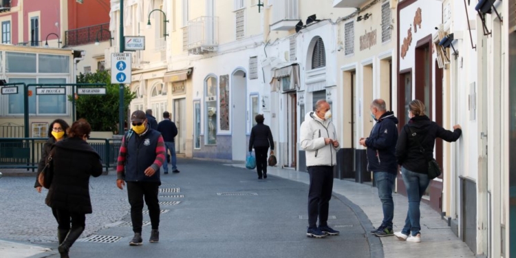 Через неделю в Италии ослабят карантин