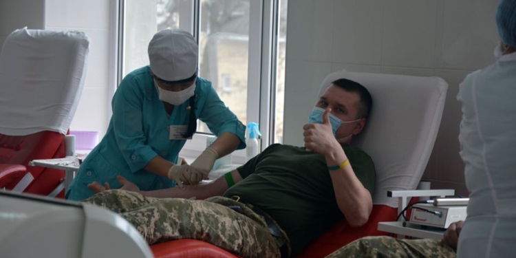 Николаевские десантники сдали кровь для онкобольных детей (ФОТО)