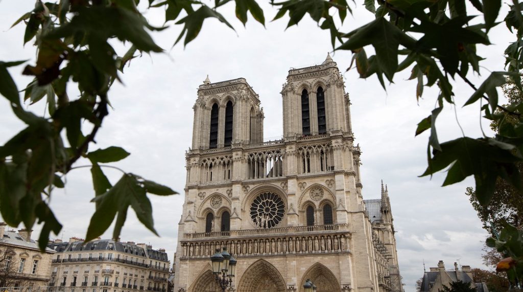В Париже возобновили реставрацию Нотр-Дама 1