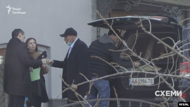 Из Минздрава вывозят китайские тесты на коронавирус на частных автомобилях – расследование (ФОТО, ВИДЕО)