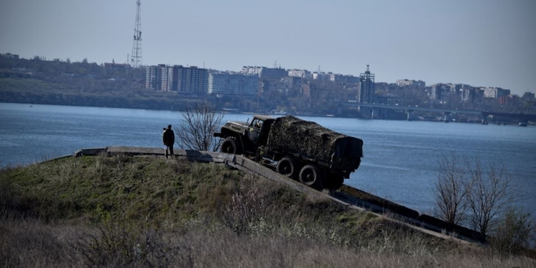 Офицеры николаевской бригады морской пехоты усовершенствовали навыки вождения грузовой техники (ФОТО)