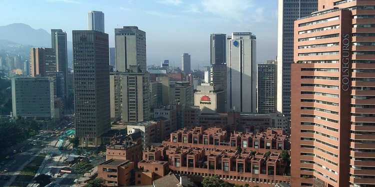 Столица Колумбии ограничит выход из дома по признаку пола