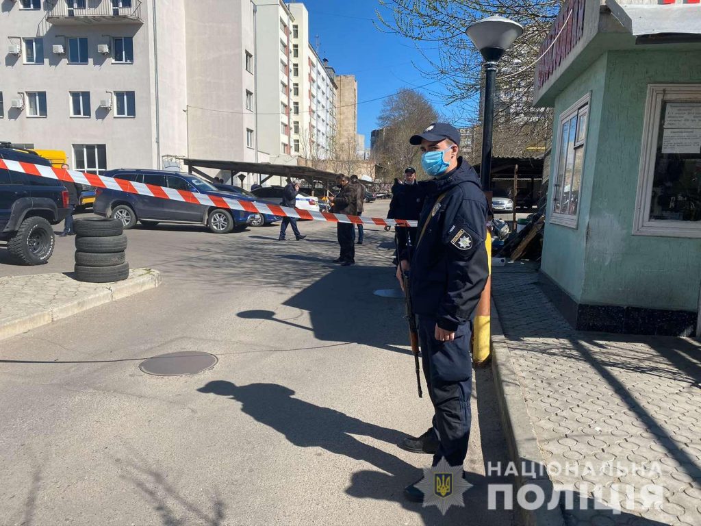 Полиция просит николаевцев поделиться записями видеорегистраторов, на которые попал мужчина, стрелявший в Титова 1