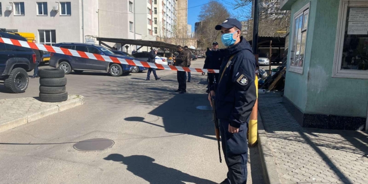 Полиция просит николаевцев поделиться записями видеорегистраторов, на которые попал мужчина, стрелявший в Титова