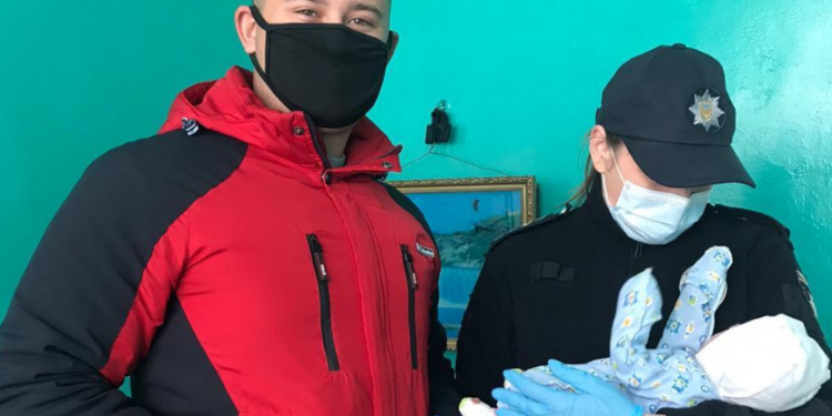 Под Херсоном нашли женщину, ушедшую в лес с новорожденным ребенком