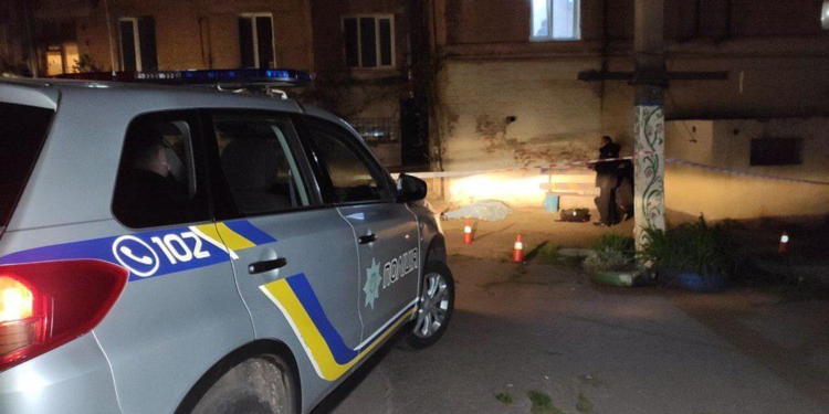 Житель Кривого Рога из ревности застрелил женщину, ранил ее парня и выбросился с 8 этажа во время задержания (ФОТО)