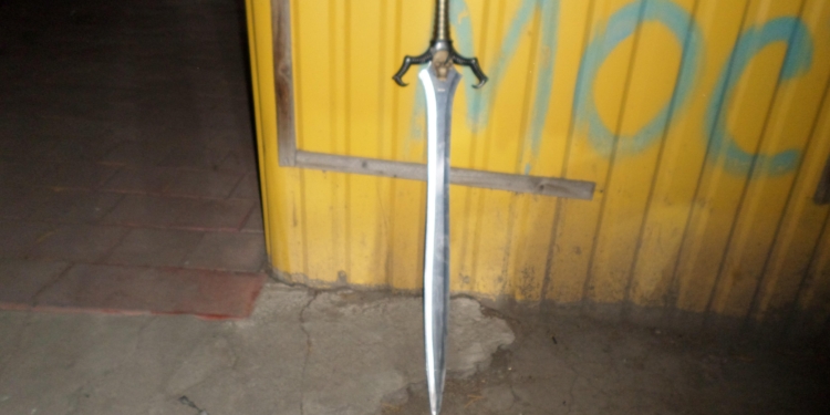 На Николаевщине серийный вор «погорел» на краже сувенирного меча и пластмассовых ведер (ФОТО)