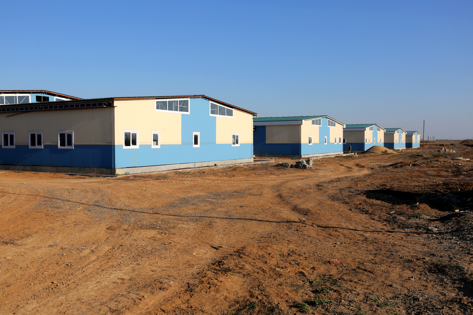 Таран и Хомчак ознакомились с ходом строительства бригадного городка на николаевском полигоне «Широкий лан» (ФОТО)