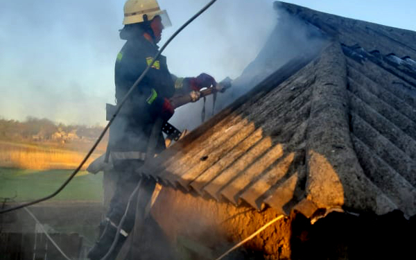 Газовый редуктор, дом, хозпостройки и солома – что горело на Николаевщине за сутки (ФОТО)