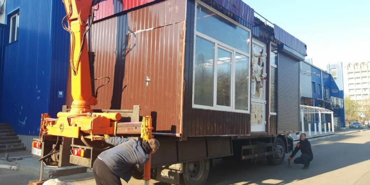 У ТРЦ «Магеллан» в Николаеве снесли незаконный киоск (ФОТО)